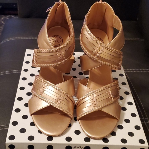 Dolce Mojo Moxy rose gold sandals. - Picture 2 of 6